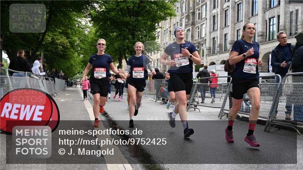 14.06.2026 - REWE Women's Run J. Mangold http://msf.ph/oto/9752425 14.06.2026 10:07:31 Ziel 10126, 10164, 10194, 10237, 10350, 10414, 10685, 10852, 11021, 11033, 11062, 11063, 11098, 11099, 11156, 11496 meine-sportfotos.de