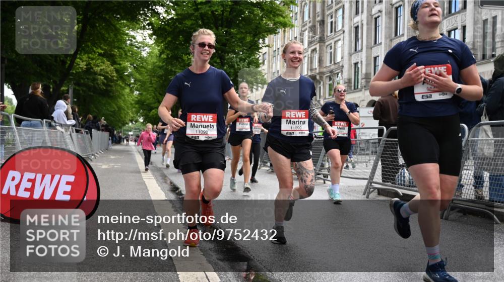 14.06.2026 - REWE Women's Run J. Mangold http://msf.ph/oto/9752432 14.06.2026 10:07:32 Ziel 10126, 10164, 10194, 10237, 10350, 10414, 10685, 10852, 11021, 11033, 11062, 11063, 11098, 11099, 11156, 11496 meine-sportfotos.de