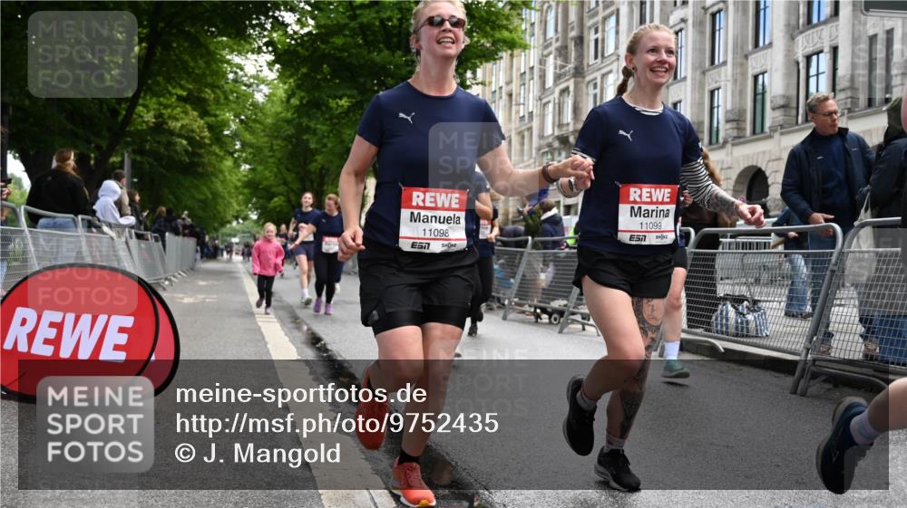14.06.2026 - REWE Women's Run J. Mangold http://msf.ph/oto/9752435 14.06.2026 10:07:32 Ziel 10126, 10164, 10194, 10237, 10350, 10414, 10685, 10852, 11021, 11033, 11062, 11063, 11098, 11099, 11156, 11496 meine-sportfotos.de