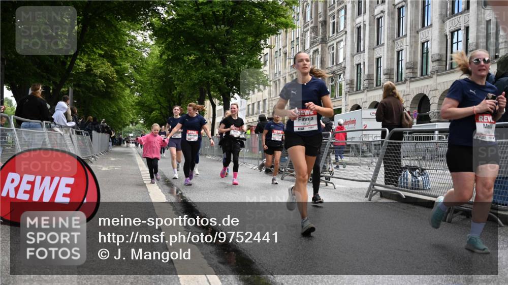 14.06.2026 - REWE Women's Run J. Mangold http://msf.ph/oto/9752441 14.06.2026 10:07:33 Ziel 10126, 10164, 10194, 10237, 10350, 10414, 10685, 10852, 11021, 11033, 11062, 11063, 11098, 11099, 11156, 11496 meine-sportfotos.de