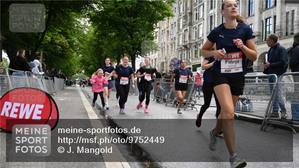 14.06.2026 - REWE Women's Run J. Mangold http://msf.ph/oto/9752449 14.06.2026 10:07:34 Ziel 10126, 10164, 10194, 10237, 10350, 10414, 10685, 10852, 11033, 11063, 11098, 11099, 11156, 11496 meine-sportfotos.de