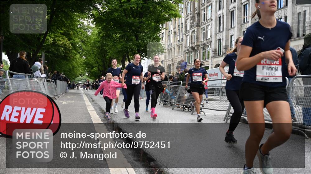 14.06.2026 - REWE Women's Run J. Mangold http://msf.ph/oto/9752451 14.06.2026 10:07:34 Ziel 10126, 10164, 10194, 10237, 10350, 10414, 10685, 10852, 11033, 11063, 11098, 11099, 11156, 11496 meine-sportfotos.de