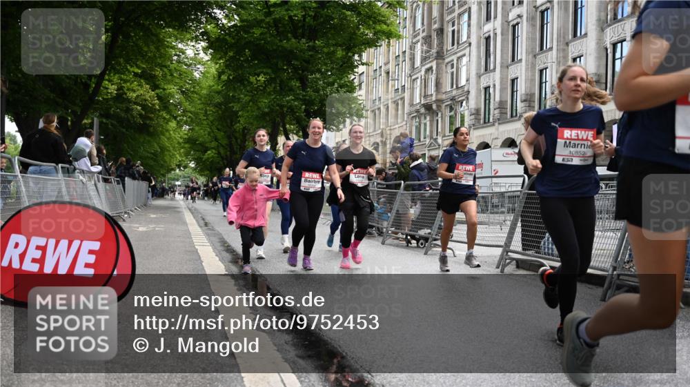 14.06.2026 - REWE Women's Run J. Mangold http://msf.ph/oto/9752453 14.06.2026 10:07:34 Ziel 10126, 10164, 10194, 10237, 10350, 10414, 10685, 10852, 11033, 11063, 11098, 11099, 11156, 11496 meine-sportfotos.de