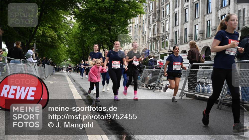 14.06.2026 - REWE Women's Run J. Mangold http://msf.ph/oto/9752455 14.06.2026 10:07:34 Ziel 10126, 10164, 10194, 10237, 10350, 10414, 10685, 10852, 11033, 11063, 11098, 11099, 11156, 11496 meine-sportfotos.de