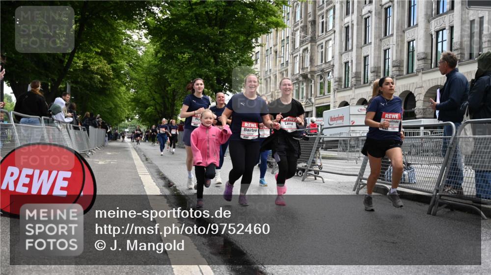 14.06.2026 - REWE Women's Run J. Mangold http://msf.ph/oto/9752460 14.06.2026 10:07:35 Ziel 10126, 10164, 10237, 10350, 10414, 10685, 10852, 11033, 11063, 11098, 11099, 11156, 11496 meine-sportfotos.de