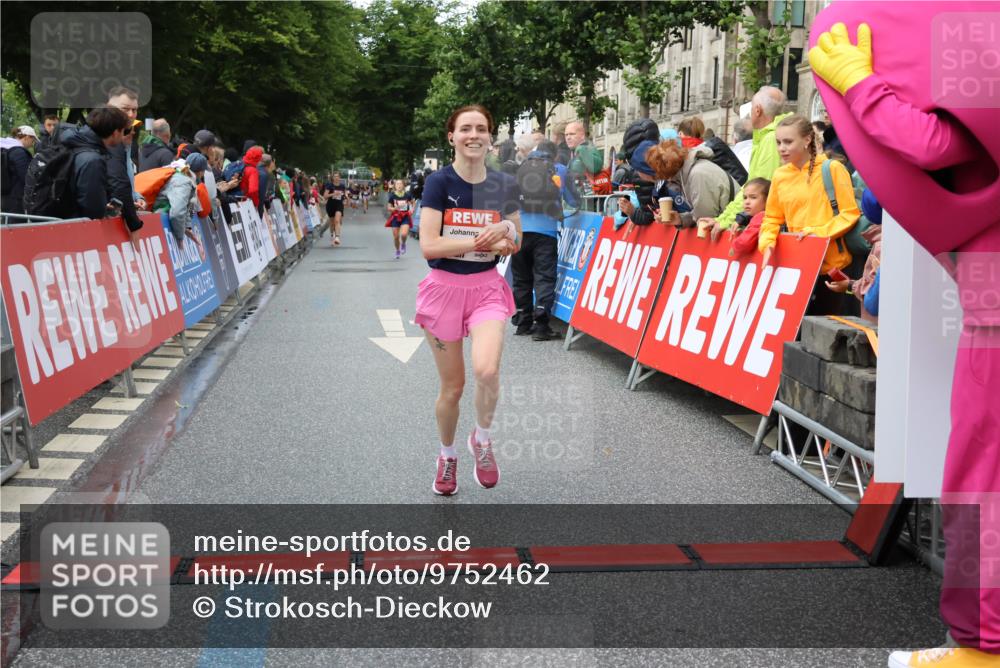 14.06.2026 - REWE Women's Run Strokosch-Dieckow http://msf.ph/oto/9752462 14.06.2026 09:49:40 Ziel 10650, 10991 meine-sportfotos.de