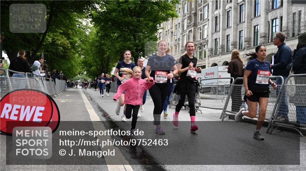 14.06.2026 - REWE Women's Run J. Mangold http://msf.ph/oto/9752463 14.06.2026 10:07:35 Ziel 10126, 10164, 10237, 10350, 10414, 10685, 10852, 11033, 11063, 11098, 11099, 11156, 11496 meine-sportfotos.de