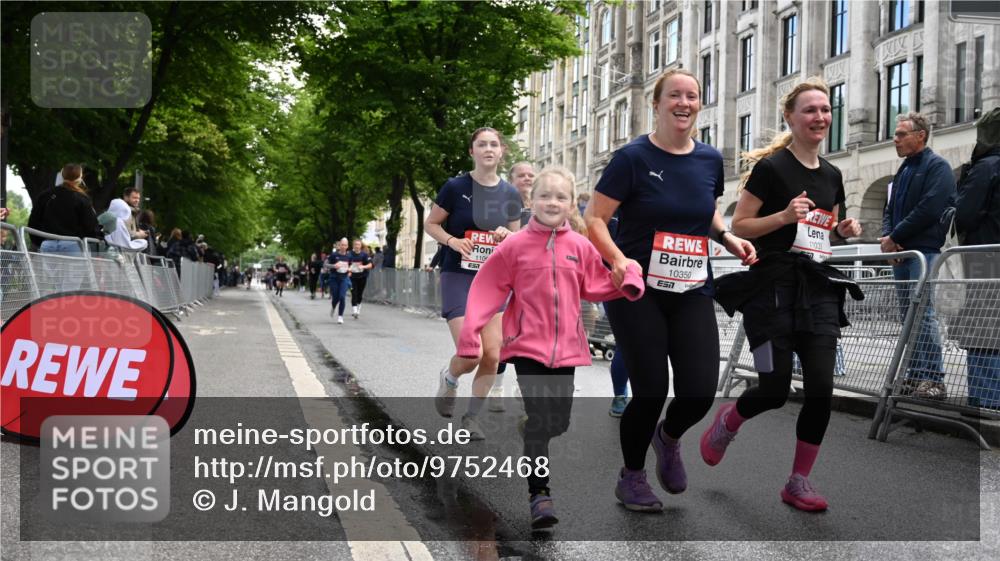 14.06.2026 - REWE Women's Run J. Mangold http://msf.ph/oto/9752468 14.06.2026 10:07:36 Ziel 10126, 10164, 10213, 10350, 10414, 10685, 10852, 11033, 11063, 11073, 11098, 11099, 11156 meine-sportfotos.de