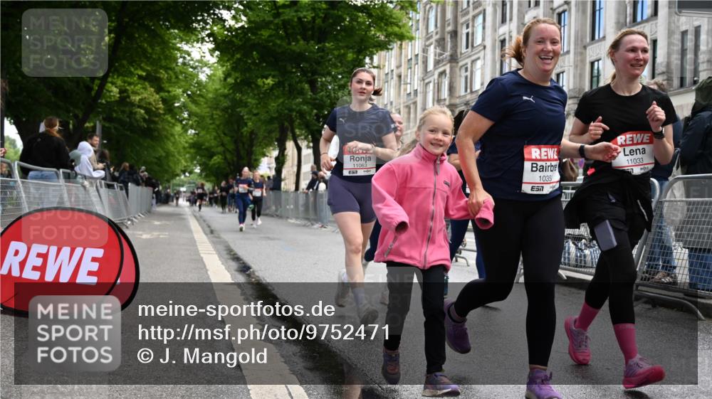 14.06.2026 - REWE Women's Run J. Mangold http://msf.ph/oto/9752471 14.06.2026 10:07:36 Ziel 10126, 10164, 10213, 10350, 10414, 10685, 10852, 11033, 11063, 11073, 11098, 11099, 11156 meine-sportfotos.de