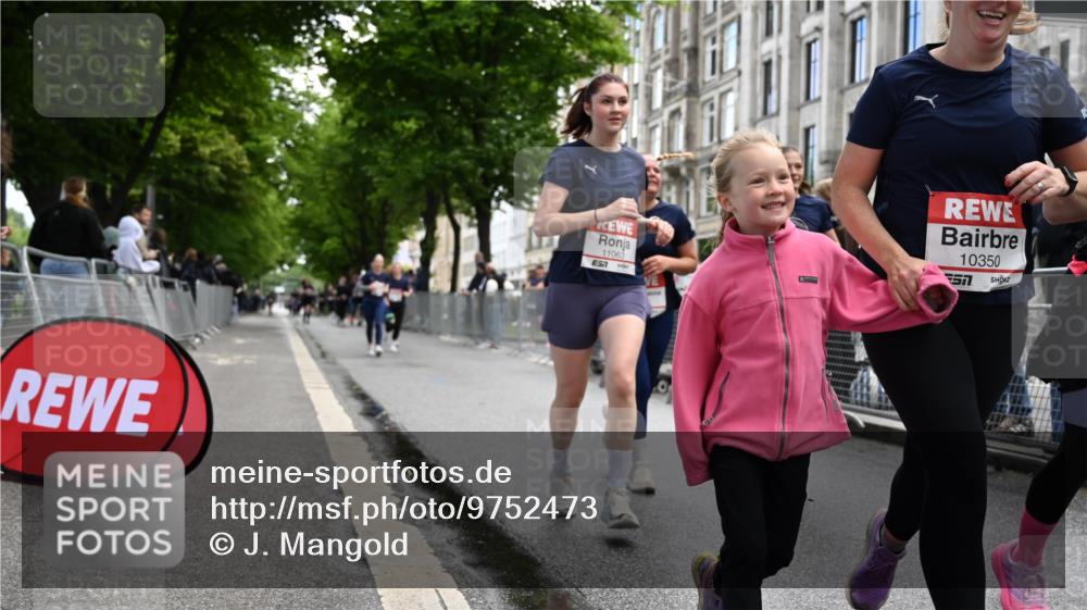 14.06.2026 - REWE Women's Run J. Mangold http://msf.ph/oto/9752473 14.06.2026 10:07:36 Ziel 10126, 10164, 10213, 10350, 10414, 10685, 10852, 11033, 11063, 11073, 11098, 11099, 11156 meine-sportfotos.de