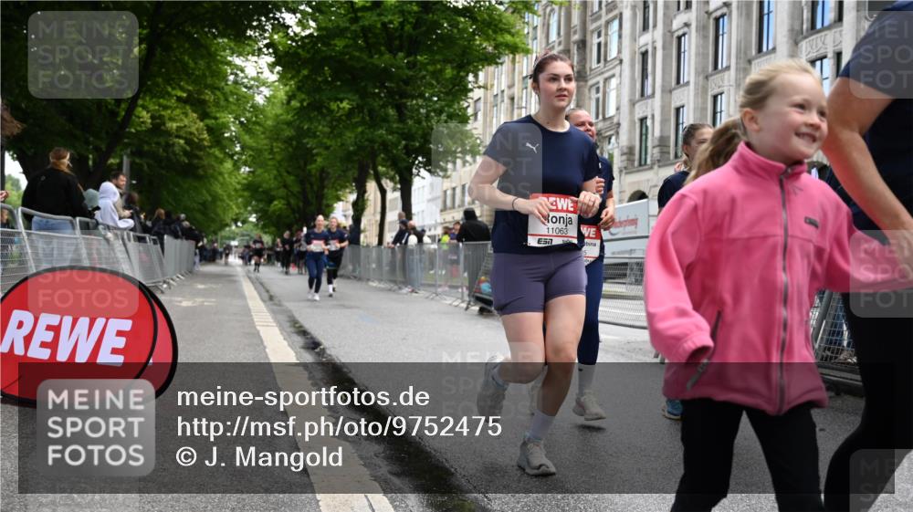 14.06.2026 - REWE Women's Run J. Mangold http://msf.ph/oto/9752475 14.06.2026 10:07:36 Ziel 10126, 10164, 10213, 10350, 10414, 10685, 10852, 11033, 11063, 11073, 11098, 11099, 11156 meine-sportfotos.de