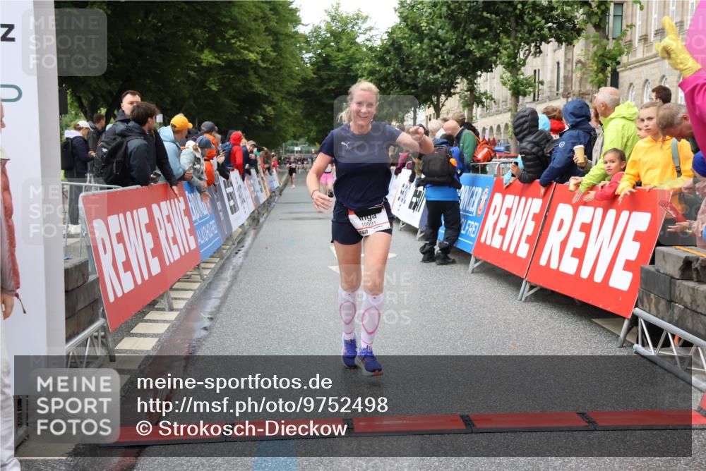 14.06.2026 - REWE Women's Run Strokosch-Dieckow http://msf.ph/oto/9752498 14.06.2026 09:49:33 Ziel 10991, 11360 meine-sportfotos.de