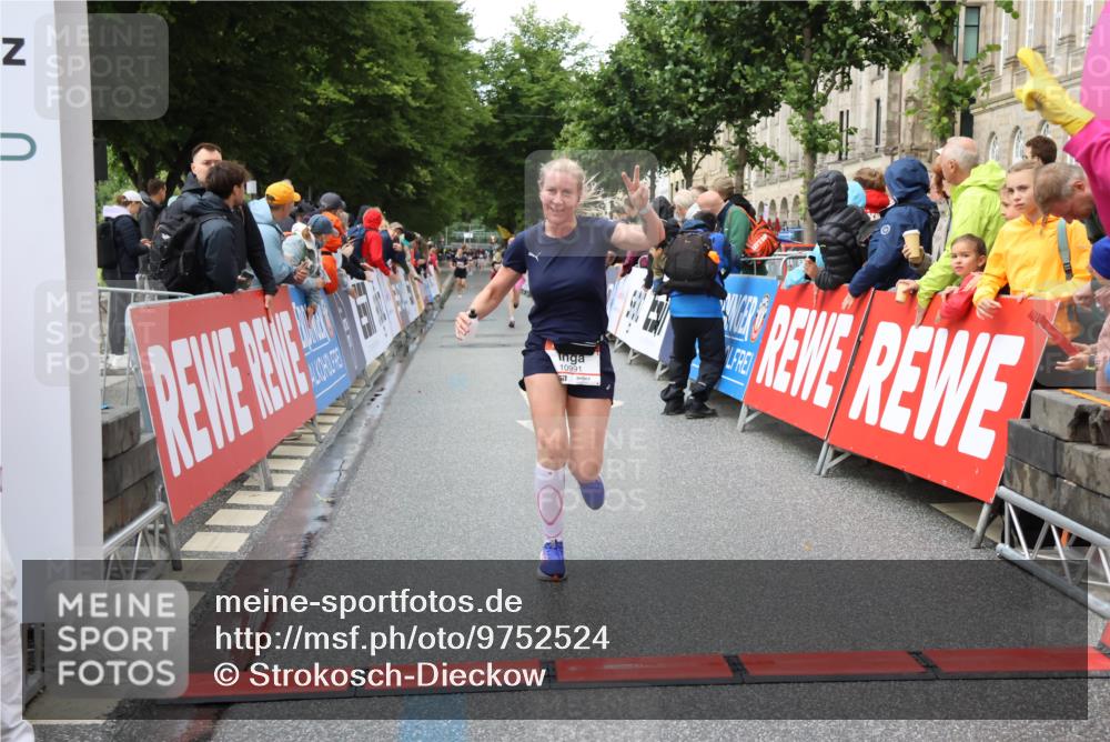 14.06.2026 - REWE Women's Run Strokosch-Dieckow http://msf.ph/oto/9752524 14.06.2026 09:49:33 Ziel 10991, 11360 meine-sportfotos.de