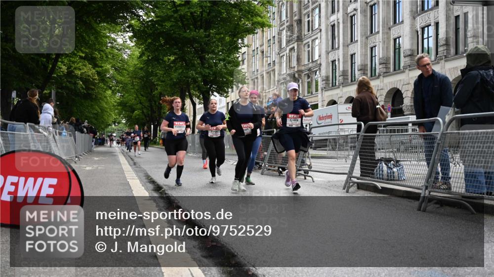 14.06.2026 - REWE Women's Run J. Mangold http://msf.ph/oto/9752529 14.06.2026 10:07:50 Ziel 10353, 10723, 10739, 10743, 11145, 11376, 11393 meine-sportfotos.de