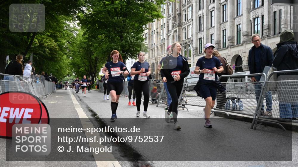 14.06.2026 - REWE Women's Run J. Mangold http://msf.ph/oto/9752537 14.06.2026 10:07:51 Ziel 10353, 10371, 10723, 10739, 10743, 11145, 11376, 11393 meine-sportfotos.de