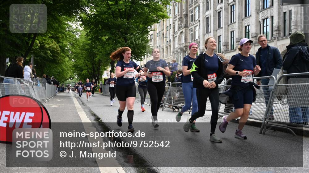 14.06.2026 - REWE Women's Run J. Mangold http://msf.ph/oto/9752542 14.06.2026 10:07:51 Ziel 10353, 10371, 10723, 10739, 10743, 11145, 11376, 11393 meine-sportfotos.de