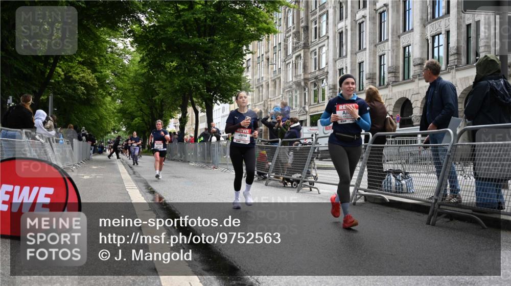 14.06.2026 - REWE Women's Run J. Mangold http://msf.ph/oto/9752563 14.06.2026 10:07:54 Ziel 10353, 10371, 10723, 10739, 10743, 11145, 11376, 11393 meine-sportfotos.de
