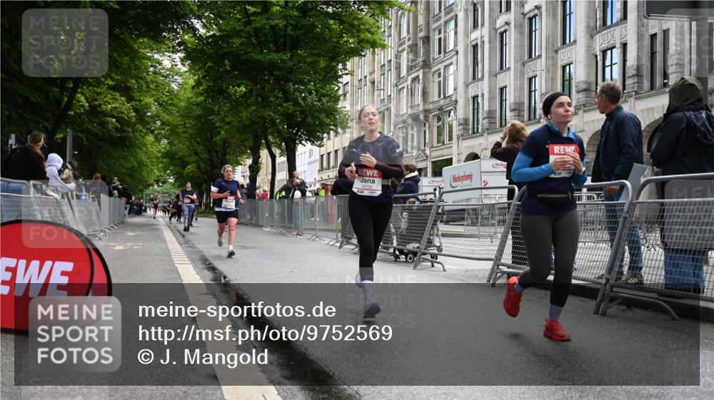 14.06.2026 - REWE Women's Run J. Mangold http://msf.ph/oto/9752569 14.06.2026 10:07:54 Ziel 10353, 10371, 10723, 10739, 10743, 11145, 11376, 11393 meine-sportfotos.de
