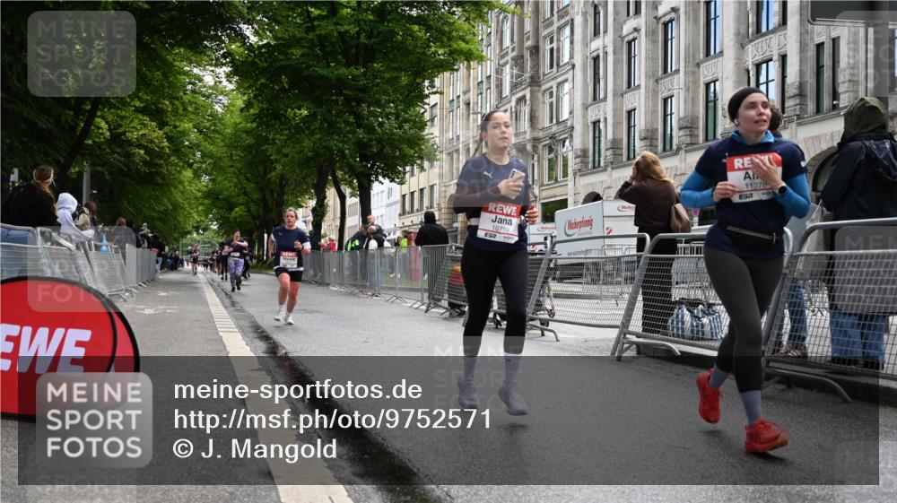14.06.2026 - REWE Women's Run J. Mangold http://msf.ph/oto/9752571 14.06.2026 10:07:54 Ziel 10353, 10371, 10723, 10739, 10743, 11145, 11376, 11393 meine-sportfotos.de