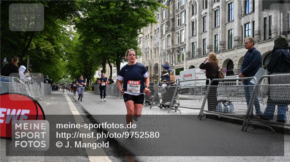 14.06.2026 - REWE Women's Run J. Mangold http://msf.ph/oto/9752580 14.06.2026 10:07:57 Ziel 10371, 10578, 10739, 11376, 11525 meine-sportfotos.de