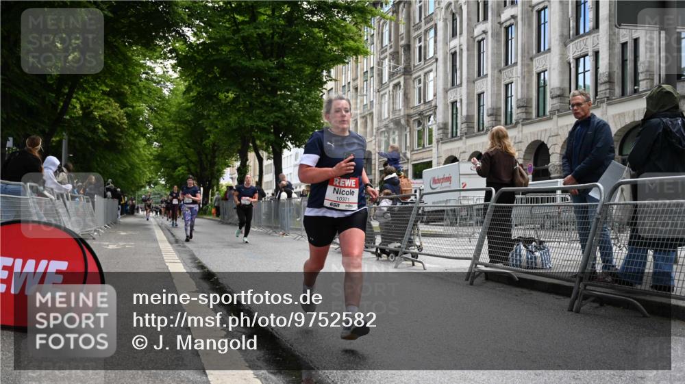14.06.2026 - REWE Women's Run J. Mangold http://msf.ph/oto/9752582 14.06.2026 10:07:57 Ziel 10371, 10578, 10739, 11376, 11525 meine-sportfotos.de