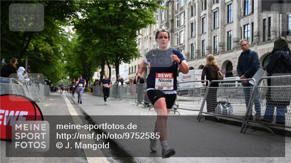14.06.2026 - REWE Women's Run J. Mangold http://msf.ph/oto/9752585 14.06.2026 10:07:57 Ziel 10371, 10578, 10739, 11376, 11525 meine-sportfotos.de
