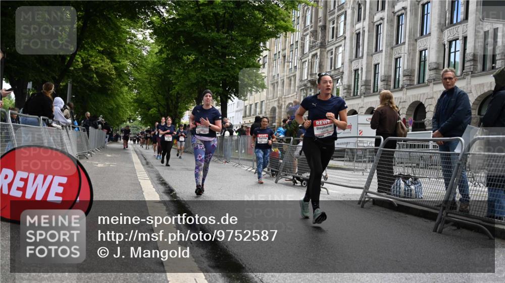 14.06.2026 - REWE Women's Run J. Mangold http://msf.ph/oto/9752587 14.06.2026 10:08:01 Ziel 10371, 10574, 10578, 11525 meine-sportfotos.de