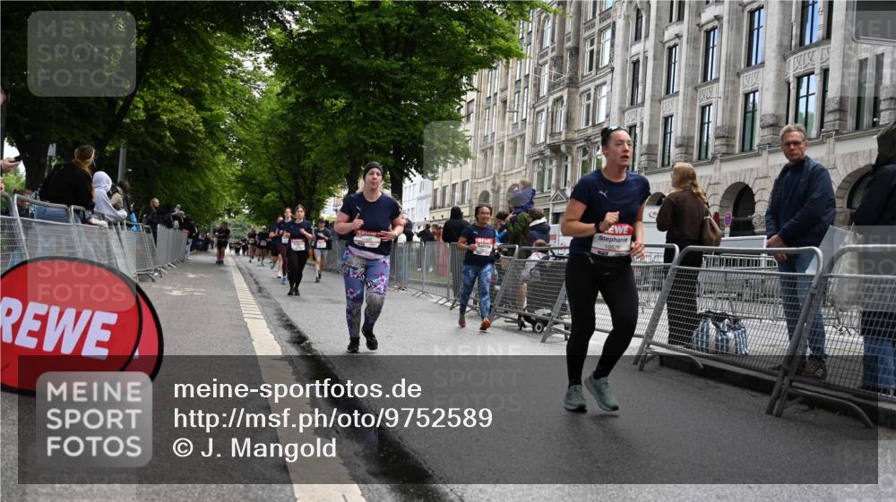 14.06.2026 - REWE Women's Run J. Mangold http://msf.ph/oto/9752589 14.06.2026 10:08:01 Ziel 10371, 10574, 10578, 11525 meine-sportfotos.de