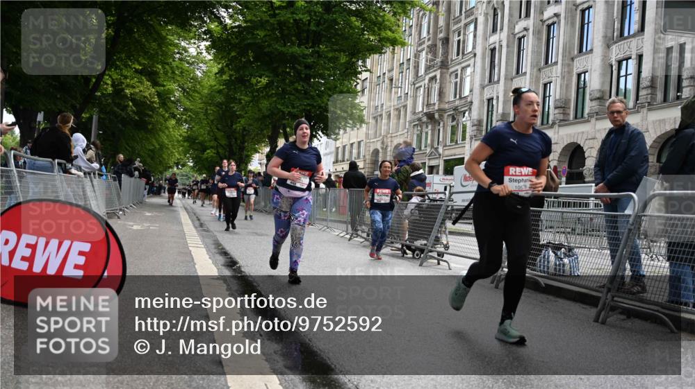 14.06.2026 - REWE Women's Run J. Mangold http://msf.ph/oto/9752592 14.06.2026 10:08:02 Ziel 10574, 10578, 10582, 11525 meine-sportfotos.de