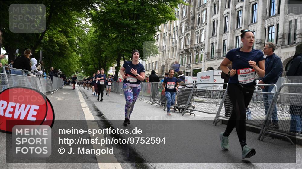 14.06.2026 - REWE Women's Run J. Mangold http://msf.ph/oto/9752594 14.06.2026 10:08:02 Ziel 10574, 10578, 10582, 11525 meine-sportfotos.de