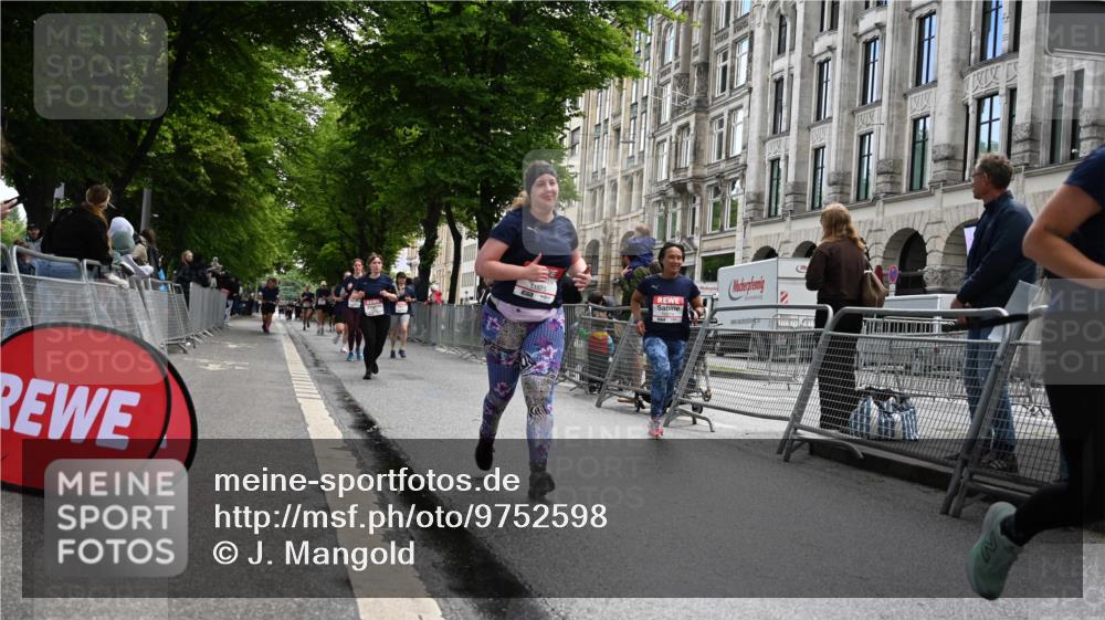 14.06.2026 - REWE Women's Run J. Mangold http://msf.ph/oto/9752598 14.06.2026 10:08:02 Ziel 10574, 10578, 10582, 11525 meine-sportfotos.de