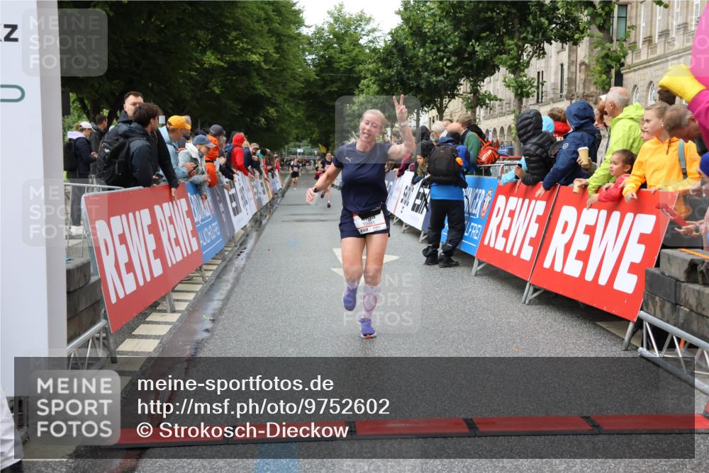 14.06.2026 - REWE Women's Run Strokosch-Dieckow http://msf.ph/oto/9752602 14.06.2026 09:49:33 Ziel 10991, 11360 meine-sportfotos.de