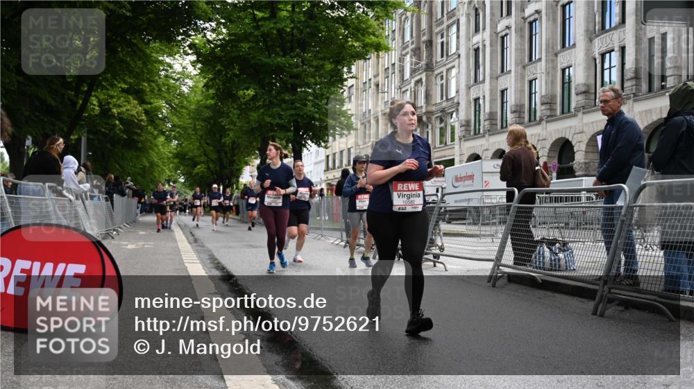 14.06.2026 - REWE Women's Run J. Mangold http://msf.ph/oto/9752621 14.06.2026 10:08:07 Ziel 10504, 10574, 10582, 10760, 10764, 11525 meine-sportfotos.de