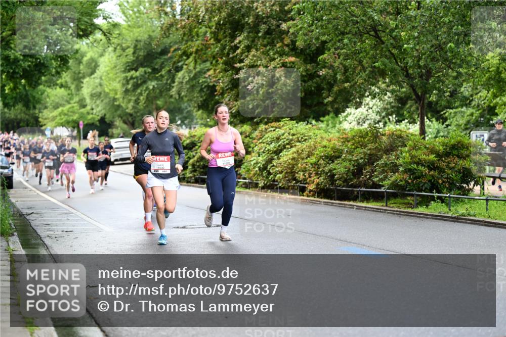 14.06.2026 - REWE Women's Run Dr. Thomas Lammeyer http://msf.ph/oto/9752637 14.06.2026 09:15:35 Laufen 11530, 11529 meine-sportfotos.de