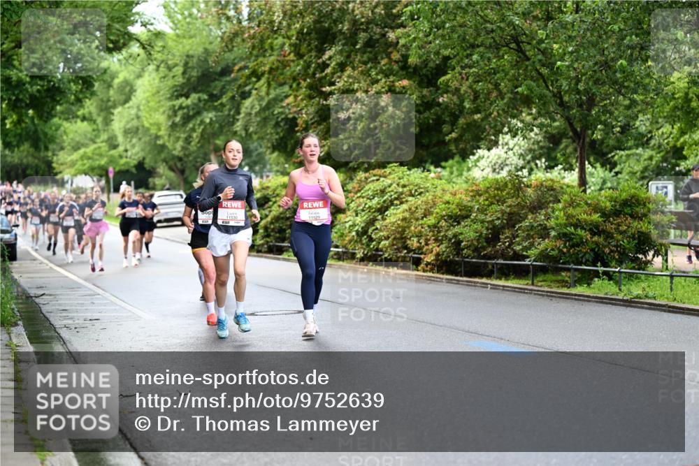 14.06.2026 - REWE Women's Run Dr. Thomas Lammeyer http://msf.ph/oto/9752639 14.06.2026 09:15:35 Laufen 1069, 11530, 11529 meine-sportfotos.de