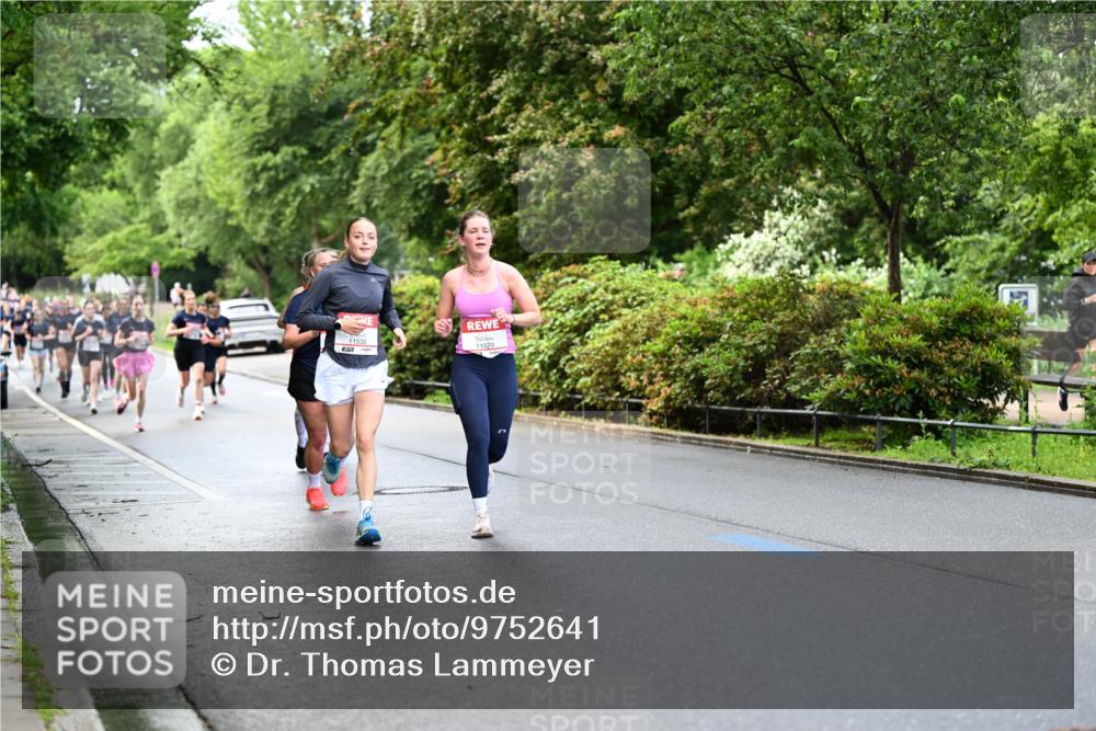 14.06.2026 - REWE Women's Run Dr. Thomas Lammeyer http://msf.ph/oto/9752641 14.06.2026 09:15:35 Laufen 11530, 11529 meine-sportfotos.de