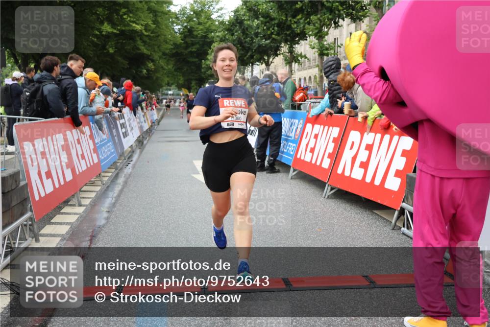 14.06.2026 - REWE Women's Run Strokosch-Dieckow http://msf.ph/oto/9752643 14.06.2026 09:49:25 Ziel 10741, 11360 meine-sportfotos.de