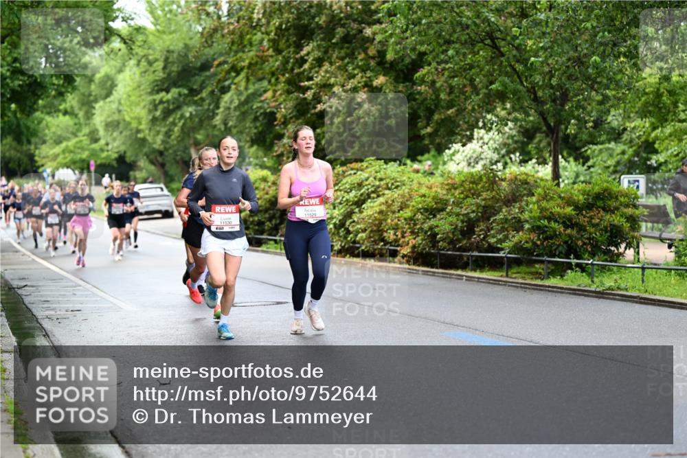 14.06.2026 - REWE Women's Run Dr. Thomas Lammeyer http://msf.ph/oto/9752644 14.06.2026 09:15:35 Laufen 11530, 11529, 5 meine-sportfotos.de