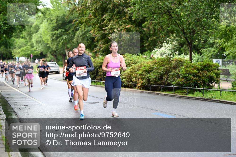 14.06.2026 - REWE Women's Run Dr. Thomas Lammeyer http://msf.ph/oto/9752649 14.06.2026 09:15:35 Laufen 11530, 657, 11529 meine-sportfotos.de
