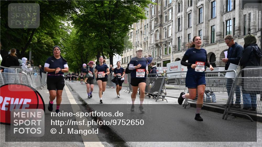14.06.2026 - REWE Women's Run J. Mangold http://msf.ph/oto/9752650 14.06.2026 10:08:14 Ziel 10022, 10766, 10963, 11176, 11200 meine-sportfotos.de