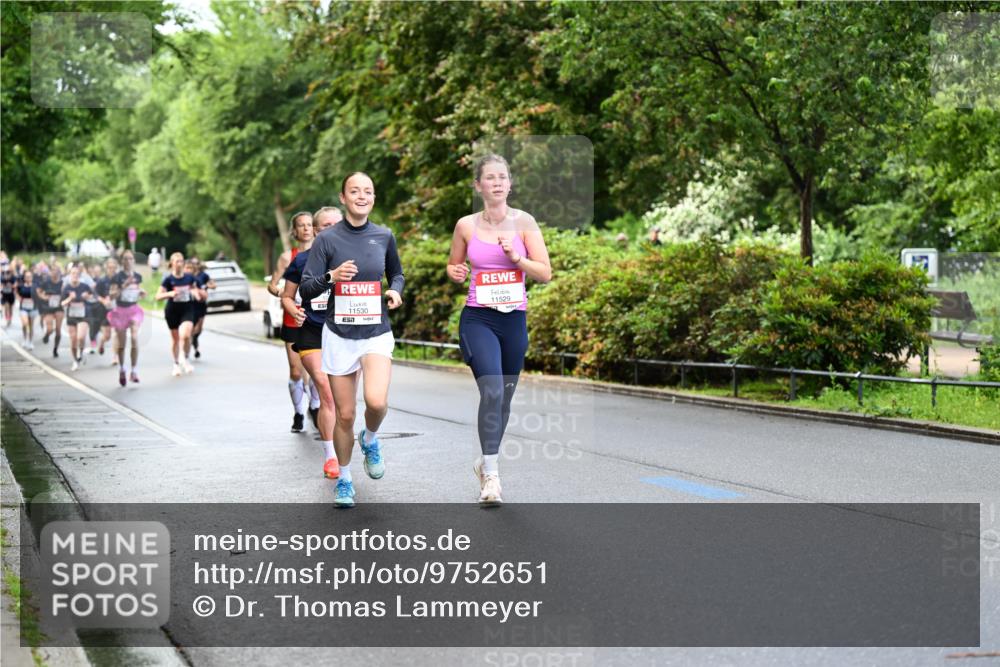 14.06.2026 - REWE Women's Run Dr. Thomas Lammeyer http://msf.ph/oto/9752651 14.06.2026 09:15:35 Laufen 11529, 11530, 7 meine-sportfotos.de