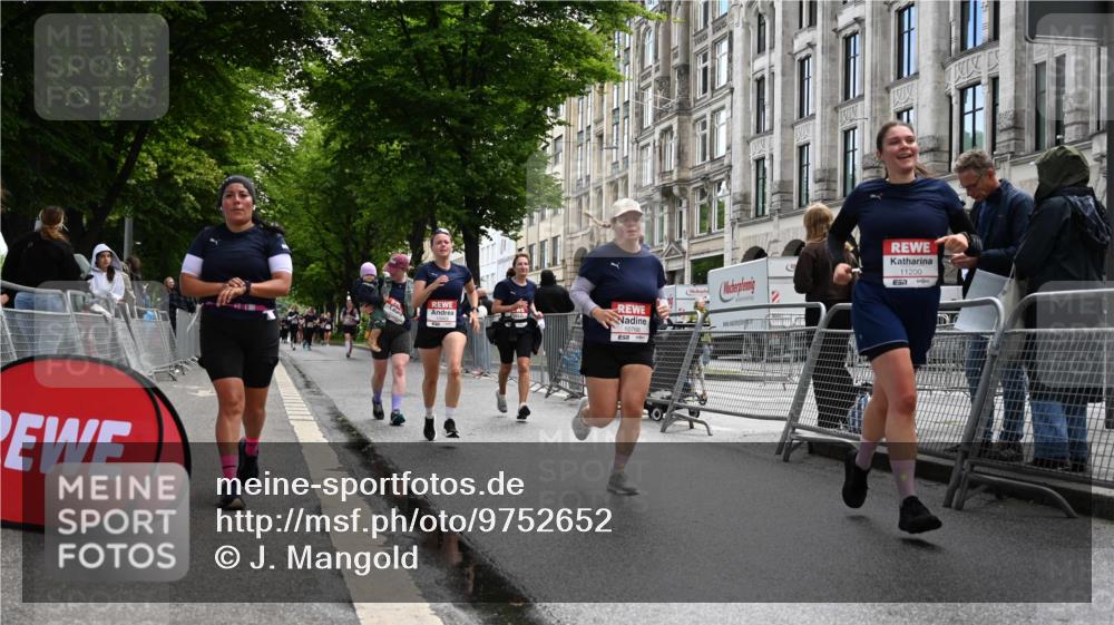 14.06.2026 - REWE Women's Run J. Mangold http://msf.ph/oto/9752652 14.06.2026 10:08:14 Ziel 10022, 10766, 10963, 11176, 11200 meine-sportfotos.de