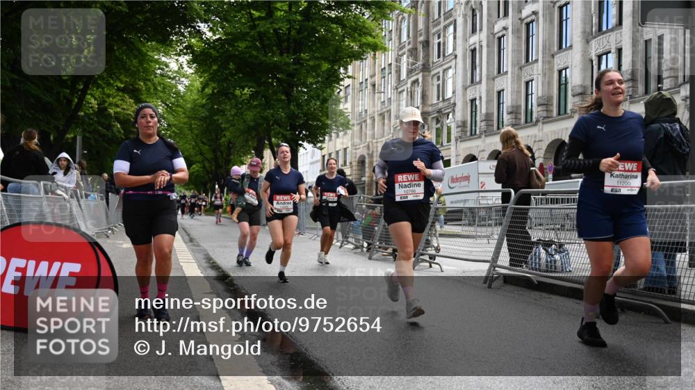 14.06.2026 - REWE Women's Run J. Mangold http://msf.ph/oto/9752654 14.06.2026 10:08:14 Ziel 10022, 10766, 10963, 11176, 11200 meine-sportfotos.de