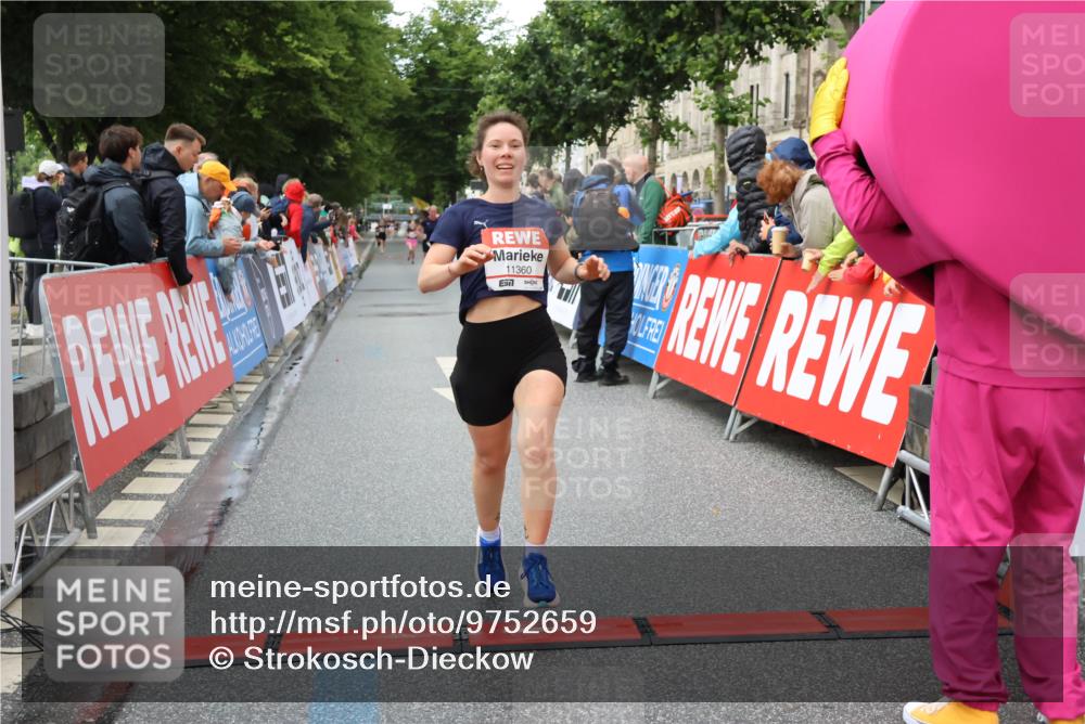 14.06.2026 - REWE Women's Run Strokosch-Dieckow http://msf.ph/oto/9752659 14.06.2026 09:49:25 Ziel 10741, 11360 meine-sportfotos.de
