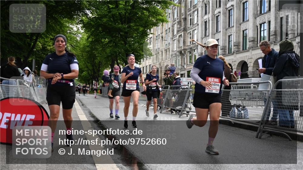 14.06.2026 - REWE Women's Run J. Mangold http://msf.ph/oto/9752660 14.06.2026 10:08:15 Ziel 10022, 10766, 10963, 11176, 11200 meine-sportfotos.de