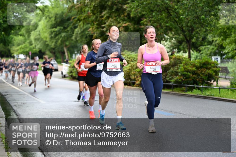 14.06.2026 - REWE Women's Run Dr. Thomas Lammeyer http://msf.ph/oto/9752663 14.06.2026 09:15:36 Laufen 7, 11530, 7, 11529 meine-sportfotos.de