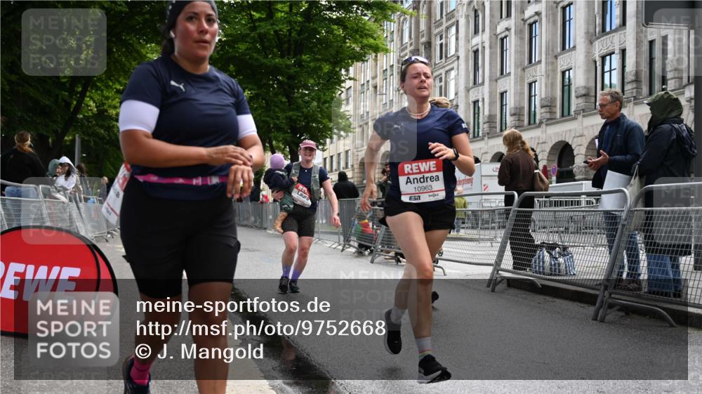 14.06.2026 - REWE Women's Run J. Mangold http://msf.ph/oto/9752668 14.06.2026 10:08:16 Ziel 10022, 10766, 10963, 11176, 11200 meine-sportfotos.de