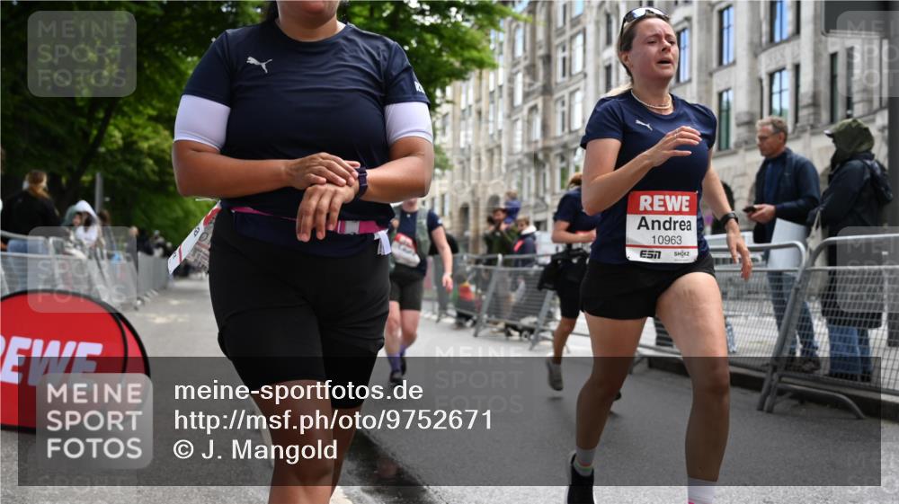 14.06.2026 - REWE Women's Run J. Mangold http://msf.ph/oto/9752671 14.06.2026 10:08:16 Ziel 10022, 10766, 10963, 11176, 11200 meine-sportfotos.de