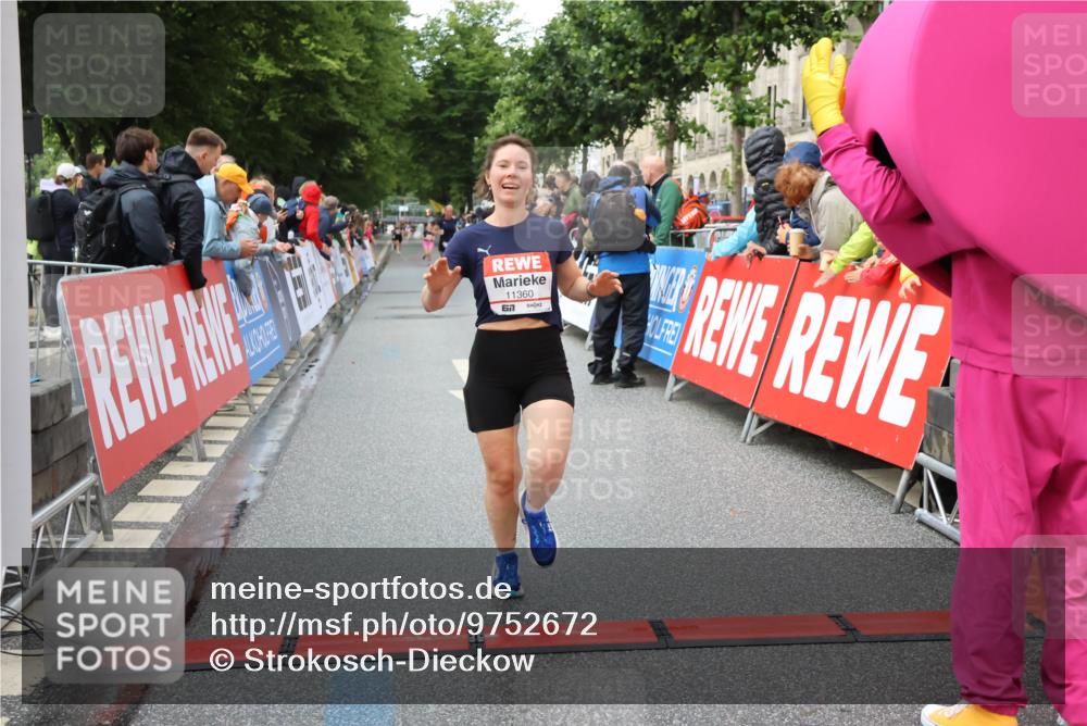 14.06.2026 - REWE Women's Run Strokosch-Dieckow http://msf.ph/oto/9752672 14.06.2026 09:49:25 Ziel 10741, 11360 meine-sportfotos.de