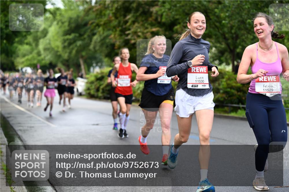 14.06.2026 - REWE Women's Run Dr. Thomas Lammeyer http://msf.ph/oto/9752673 14.06.2026 09:15:37 Laufen 11530, 11529 meine-sportfotos.de